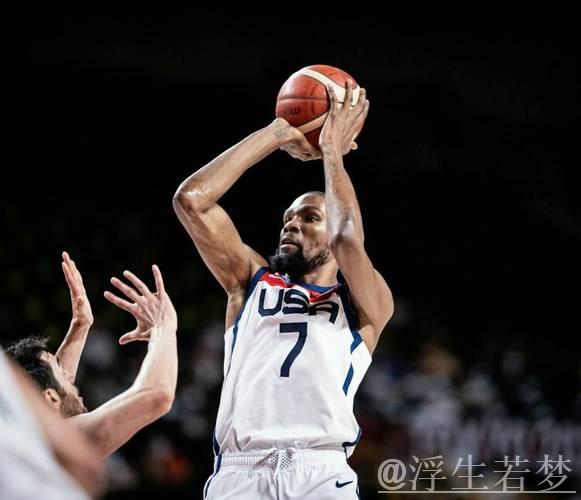 杜兰特中距离精准出手 压哨跳投命中